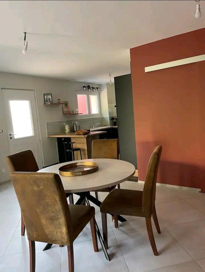 Maison Montoison Bagian luar foto
